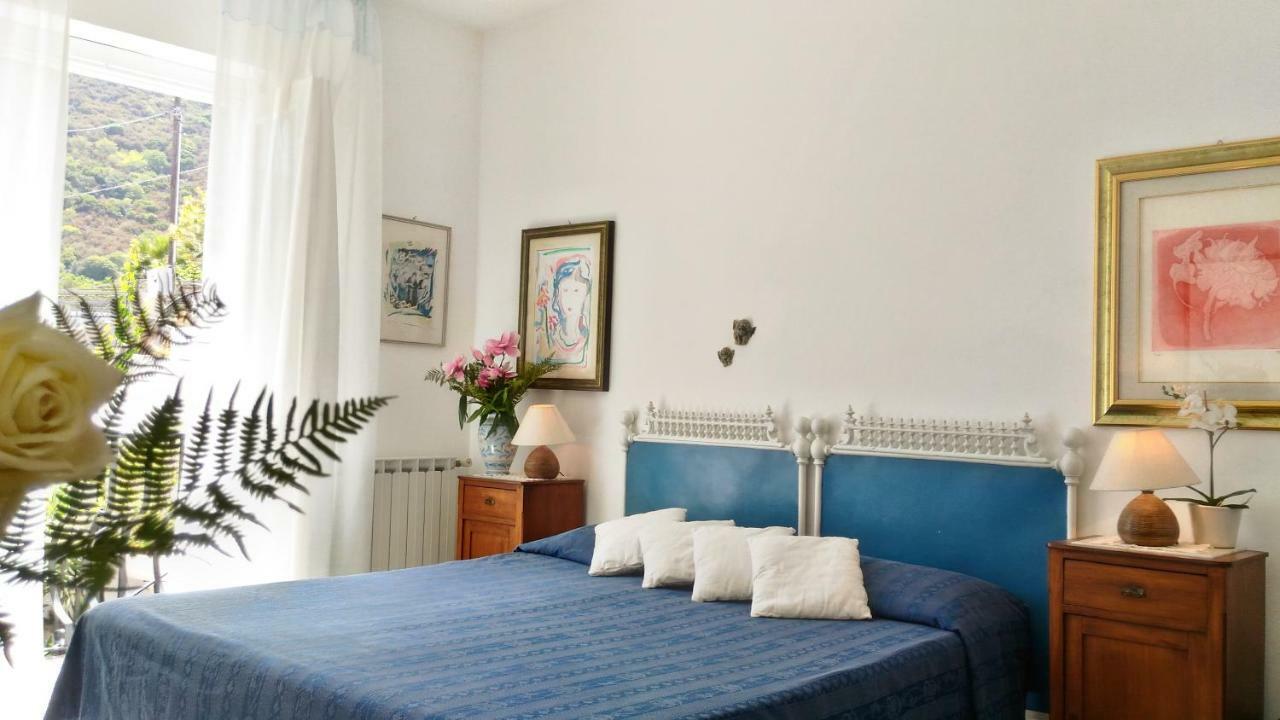 Casa Vacanze Vista Mare Mela Lipari  Exterior foto